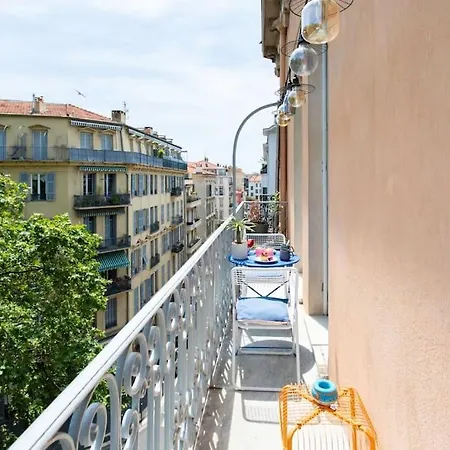 #27 Urban Ac 2 Bedrooms 10mins Walk Sea&old Town