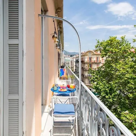 Apartment #27 Urban Ac 2 Bedrooms 10mins Walk Sea&old Town *